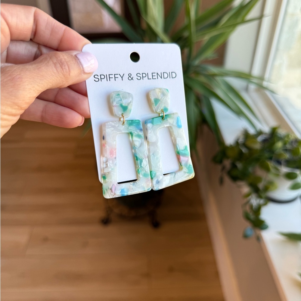๐ 2/$20 - Spring Inspired Acrylic Earrings - Picture 10 of 11